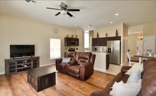Building Photo - 202 Cadiz Loop