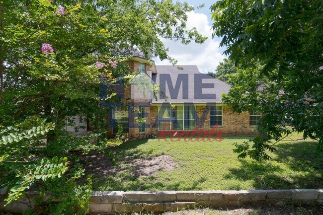 Building Photo - 714 Silver Creek Dr
