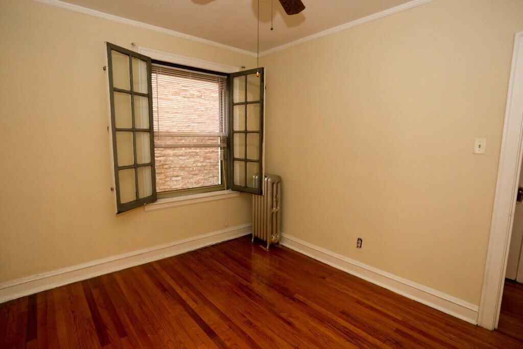 Building Photo - 543 W Surf St