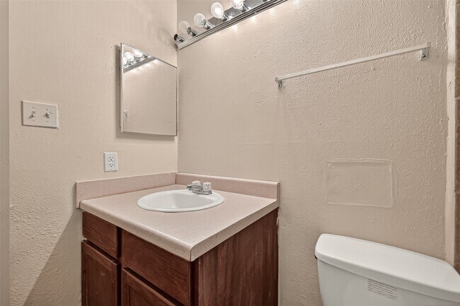 Building Photo - 8201 Richmond Ave.