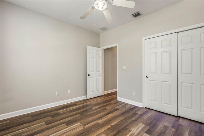 Building Photo - 3570 Four Oaks Blvd