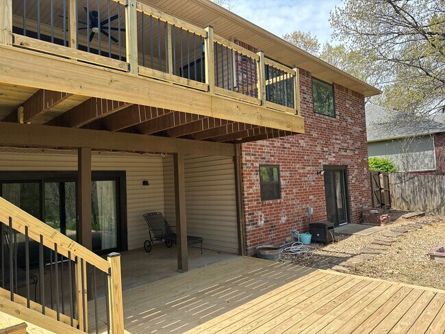 Building Photo - 2203 Stout Dr
