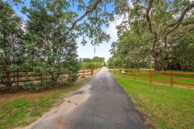 Building Photo - 7740 Lake Hatchineha Rd