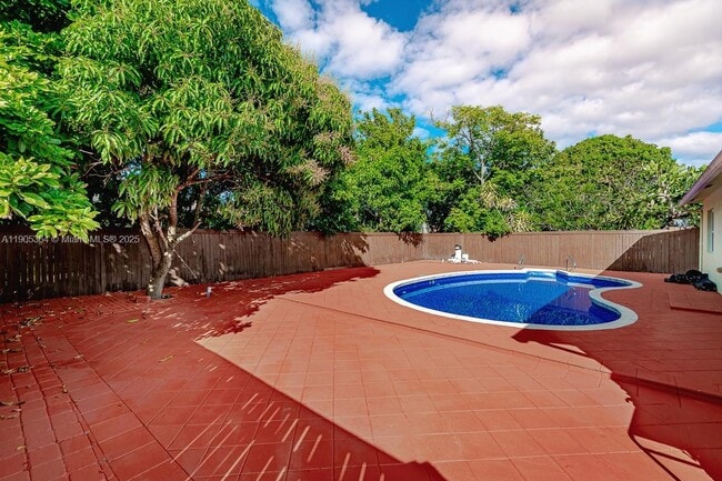 Building Photo - 401 SW 76th Terrace