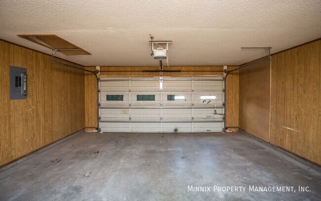 Building Photo - 4800 Dentcrest Dr