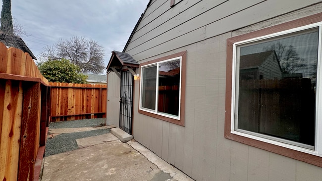 Building Photo - 203 W Madill St