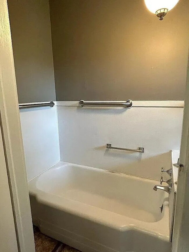 Building Photo - "Charming 3-Bed, 2-Bath Oasis in Anderson – Your Perfect Retreat Awaits!"