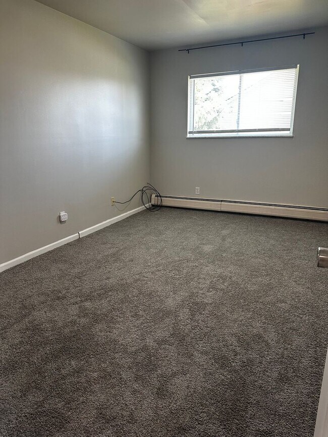Building Photo - 38584 Meadowdale St