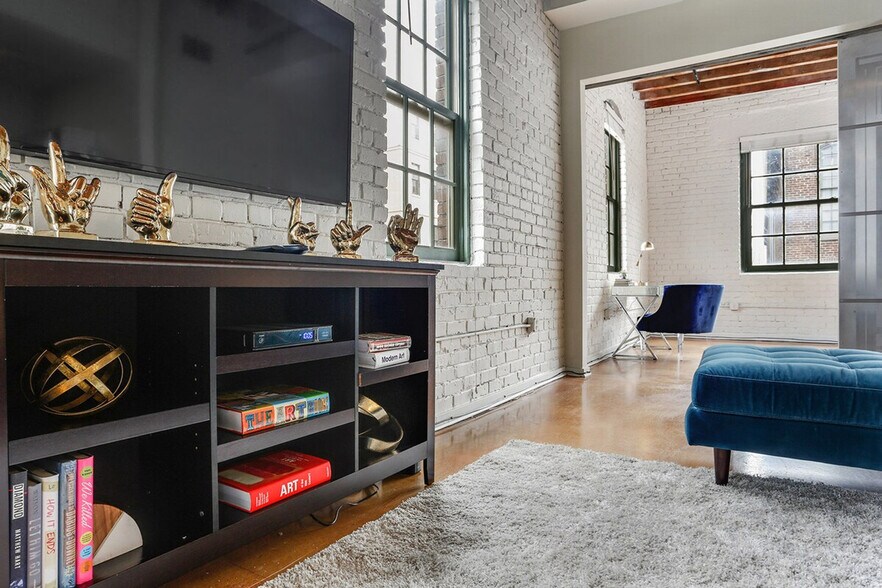 Building Photo - 1041 Constance St