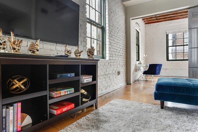 Building Photo - 1041 Constance St