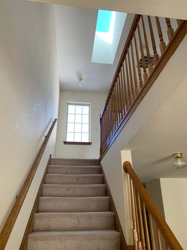 Building Photo - 2811 Odlum Dr