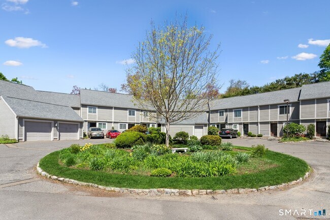 Building Photo - 33 Strathmore Ln