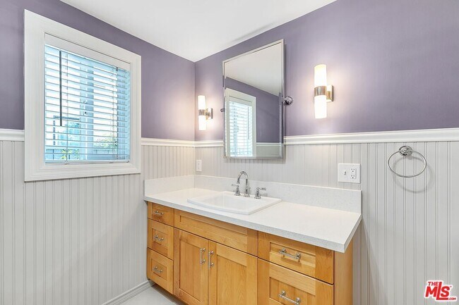 Building Photo - 2630 S Bedford St