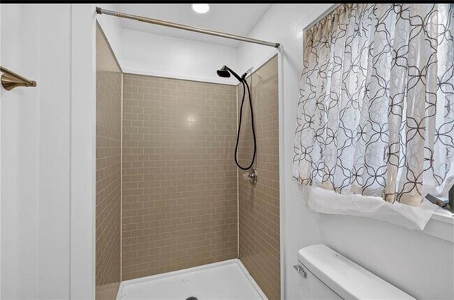 Building Photo - 2329 Reynolds St