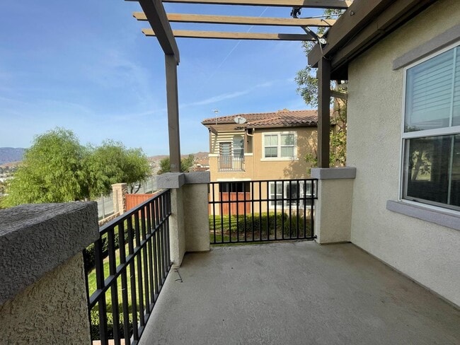 Building Photo - Three Bedroom Two Bathroom Condo in Lake E...