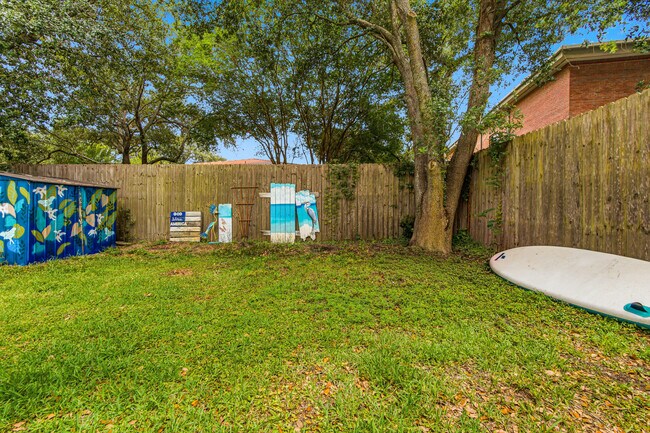 Building Photo - 855 Mande Ct