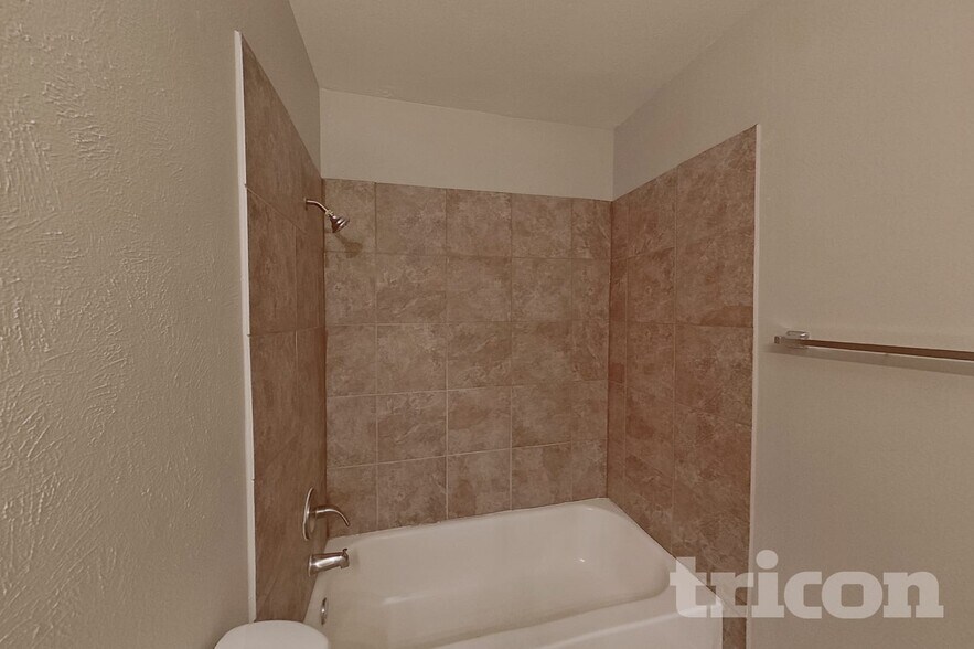 Building Photo - 2507 Arapaho Dr