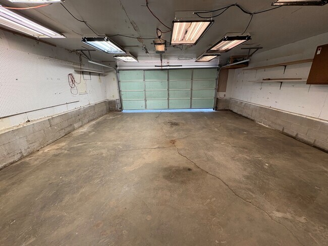 Building Photo - 320 N Colorado Ave