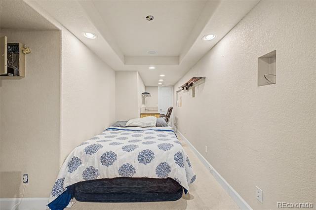 Building Photo - 2745 Xanthia St