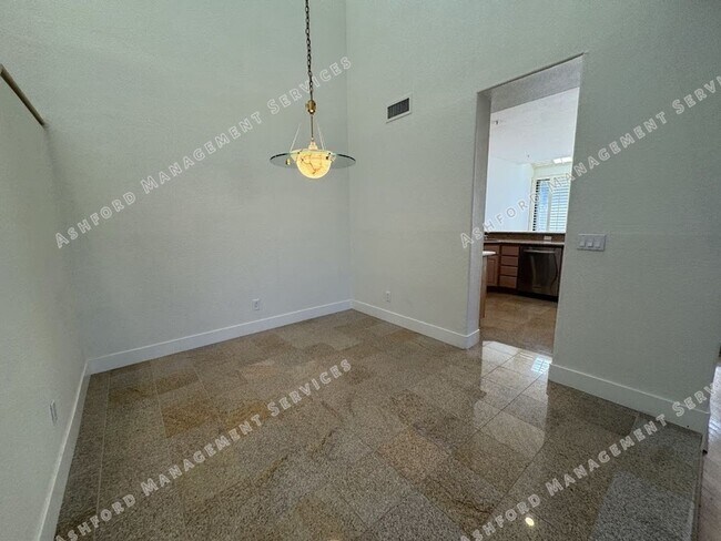 Building Photo - BEAUTIFUL 3 BEDROOM 3 BATHROOM HOME IN GAI...