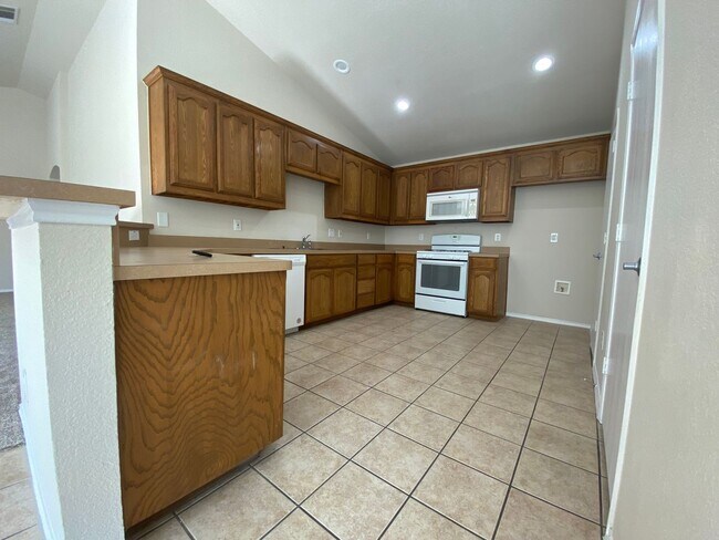 Building Photo - 2136 Ingrid Ln