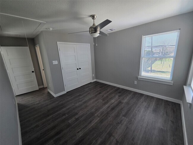 Building Photo - 9806 Fillmore St