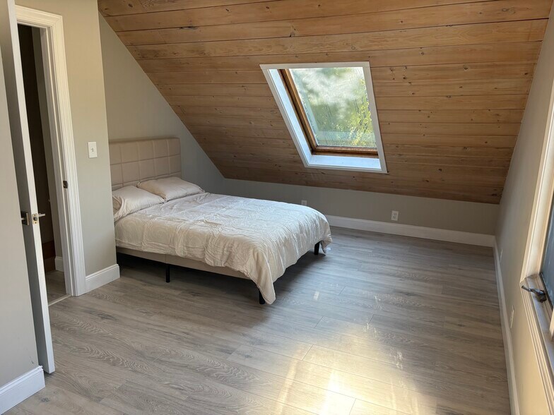 Building Photo - 11 Post Rd