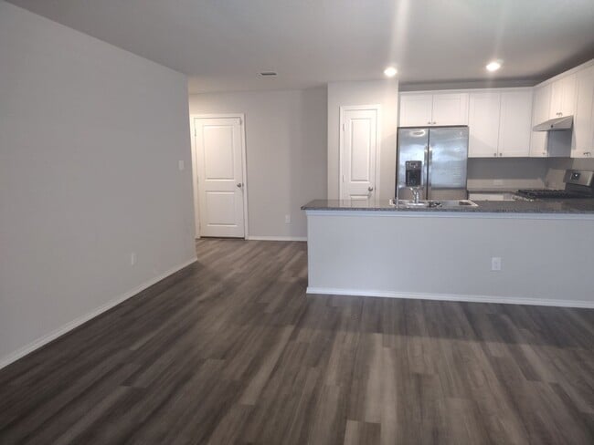 Building Photo - Charming 3 bedroom in Republic Creek!