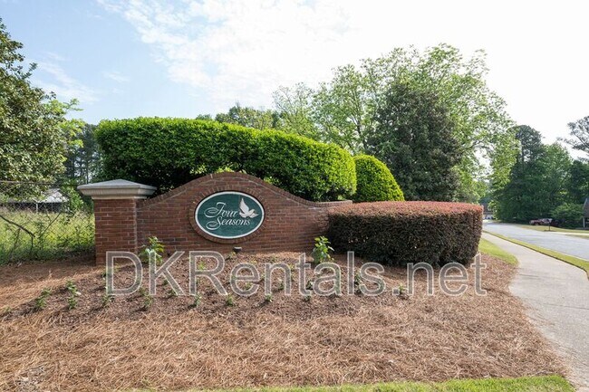 Building Photo - 1512 Fallen Leaf Dr SW