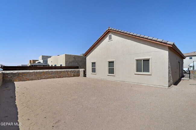 Building Photo - 533 Paseo Modesto Dr