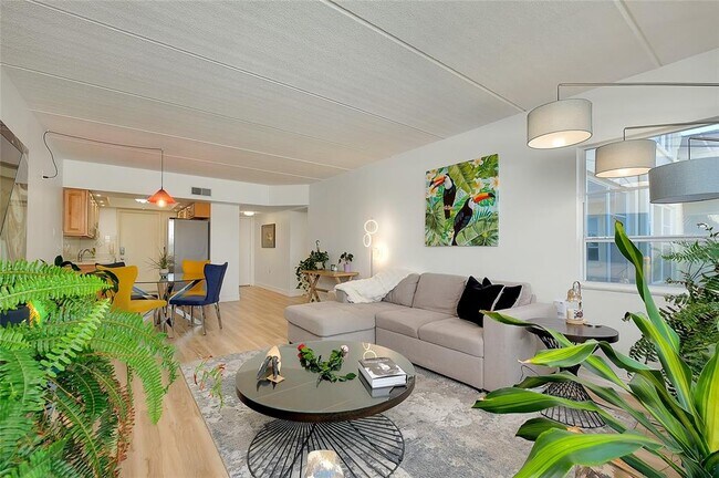 Building Photo - 3806 Gulf of Mexico Dr