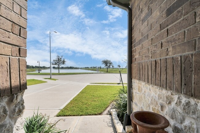 Building Photo - 1630 Cedar Pointe Ct