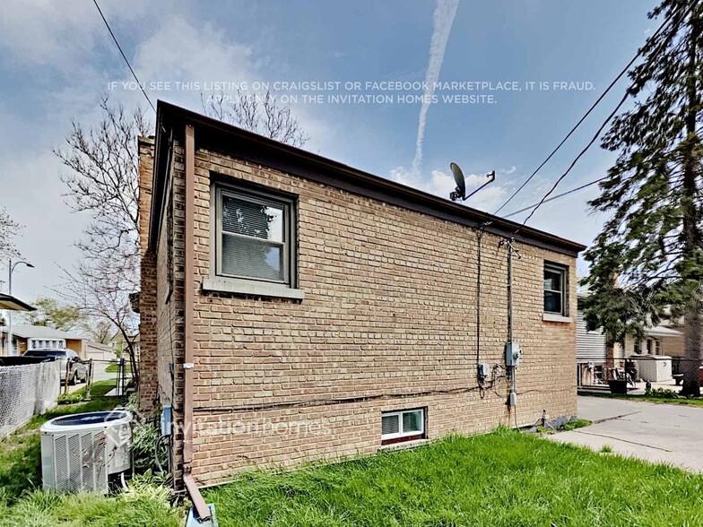 Building Photo - 10024 Minnick Ave