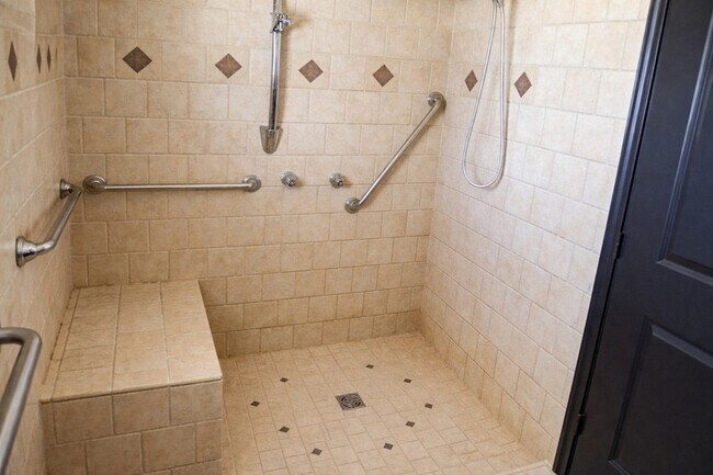 Building Photo - 5315 Bayway Dr