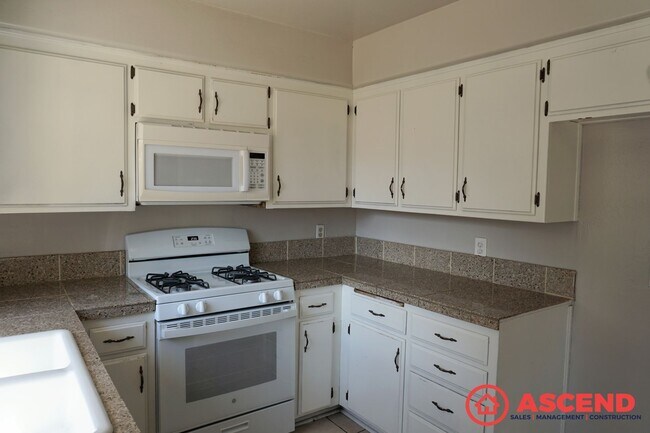 Building Photo - Beautiful Home Located in the Northwest!