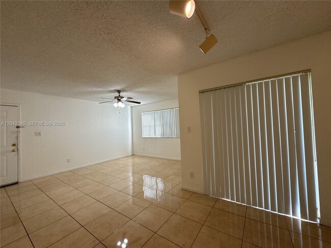 Building Photo - 550 S Park Rd