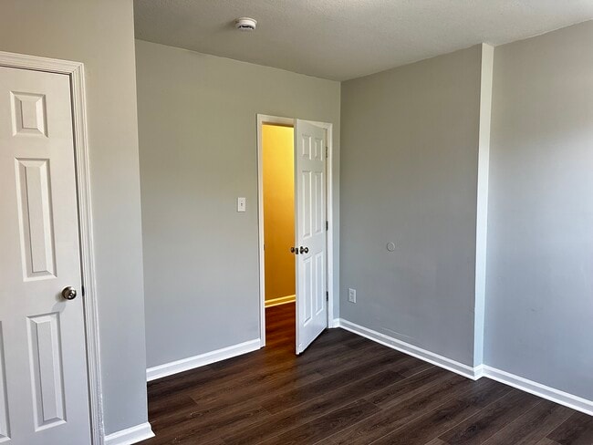 Building Photo - SE Duplex