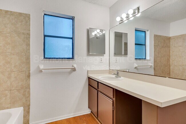 Building Photo - 2030 Cascades Blvd