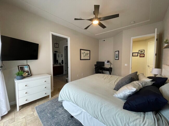 Master bedroom (king bed) - 2100 N Humboldt St