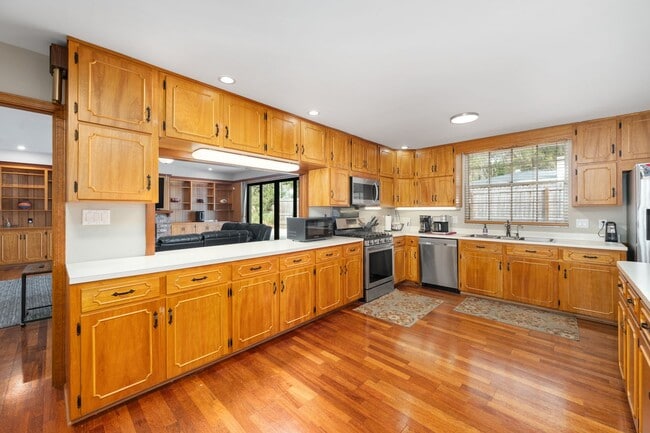 Building Photo - 2222 W University Ave