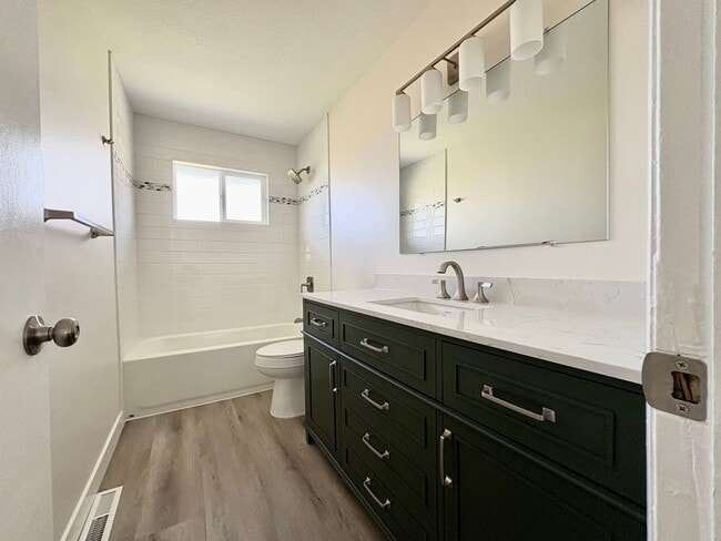 Building Photo - Newly Renovated 3 Bedroom, 1 Bath Duplex – in Lehi!