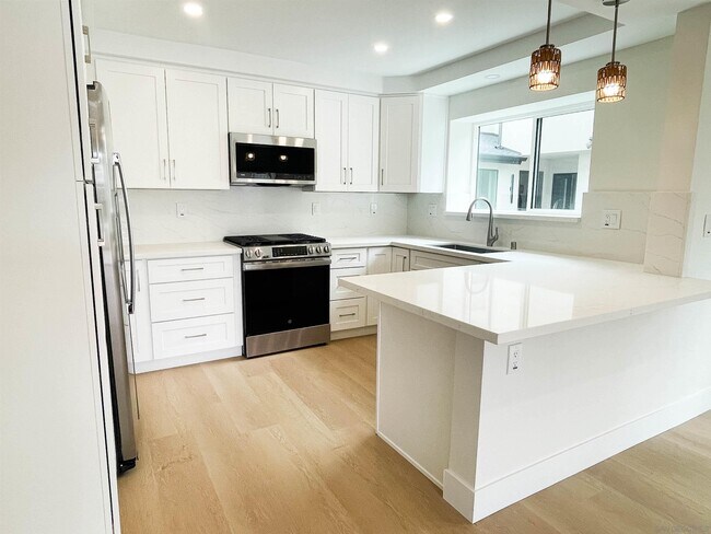 Building Photo - 1093 N Vulcan Ave
