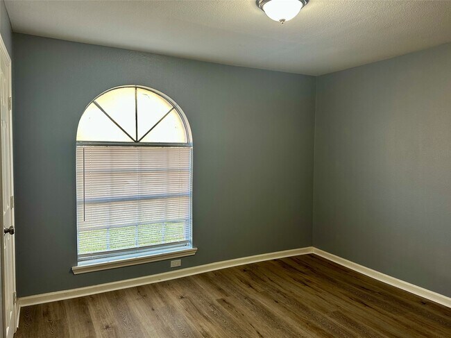 Building Photo - 15770 Chimney Rock Rd