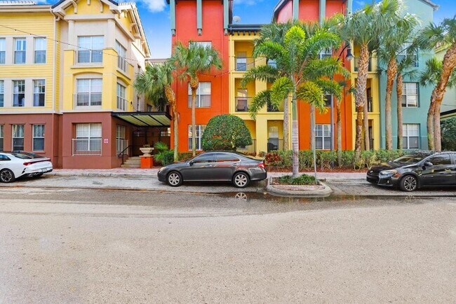 Building Photo - 2440 W Horatio St