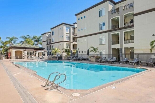 Building Photo - Luxury living in beautiful UTC, Spacious 2...
