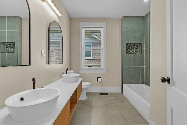 Building Photo - 2245 Monroe Ave