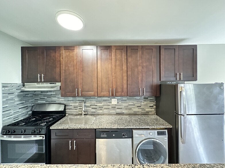 Building Photo - 735 Judson Ave