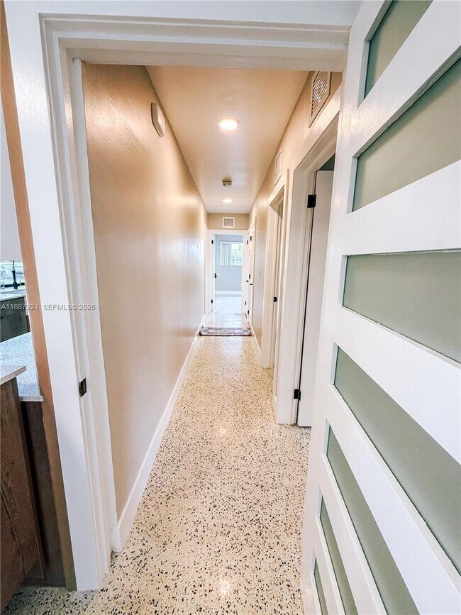 Building Photo - 425 NE 103rd St