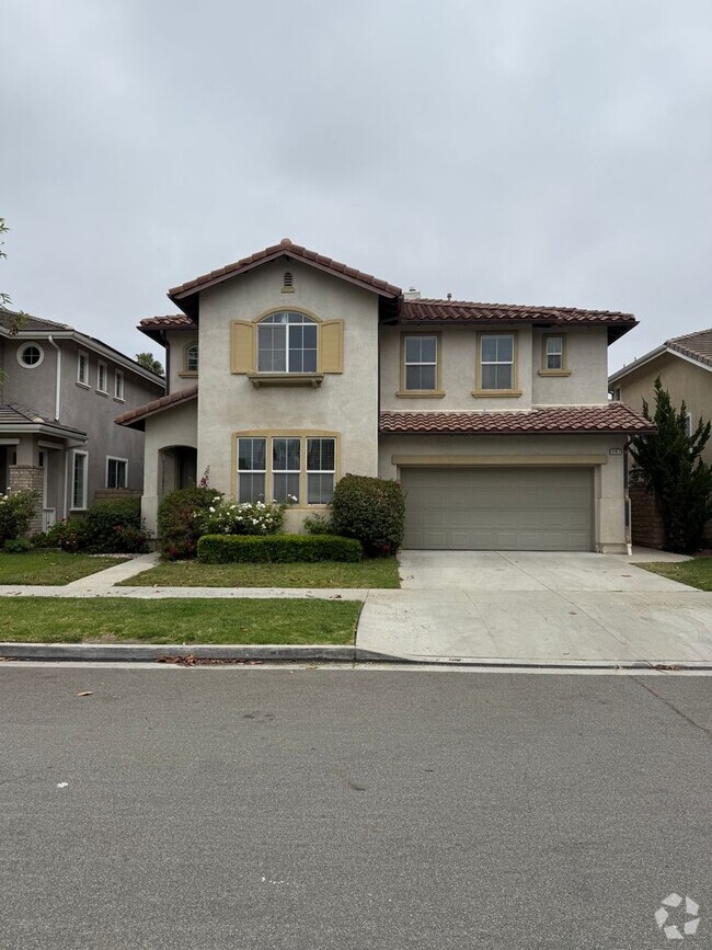 Building Photo - 2 story 4 bed, 3 bath home in Simi Valley
