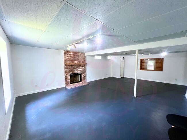 Building Photo - MOVE IN READY - Atrium Ranch for Rent in O...